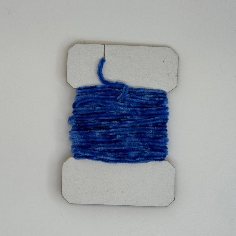 Chenille yarn bundle with blue ribbed strand wrap