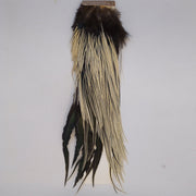 Dry fly half saddle, black and light cream feather fibers
