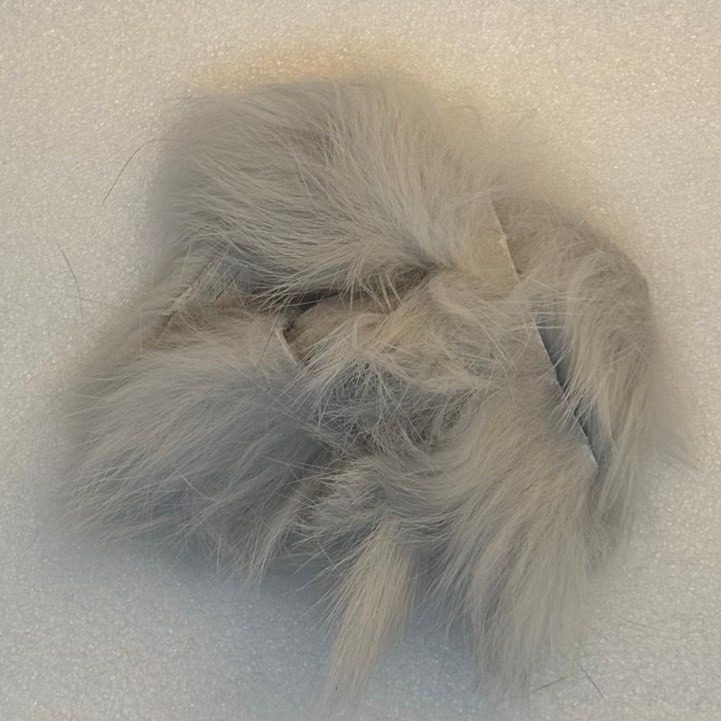Crosscut rabbit fur strands in light gray