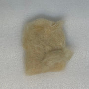 Light tan dubbing fibers clump