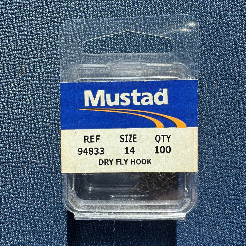 Pack of MUSTAD dry fly hooks, Ref 94833, size 14, qty 100