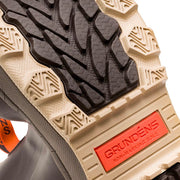 Rubber outsole with deep tread and GRUNDENS logo plate