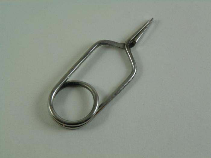 English hackle pliers with pointed tip and circular loop handle