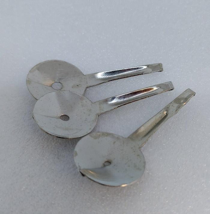 Set of 3 metal hackle guards with circular plates and extending prongs