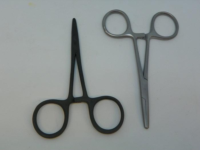 Dr. Slick Eco clamp, black metal forceps with two ring handles and pointed jaws