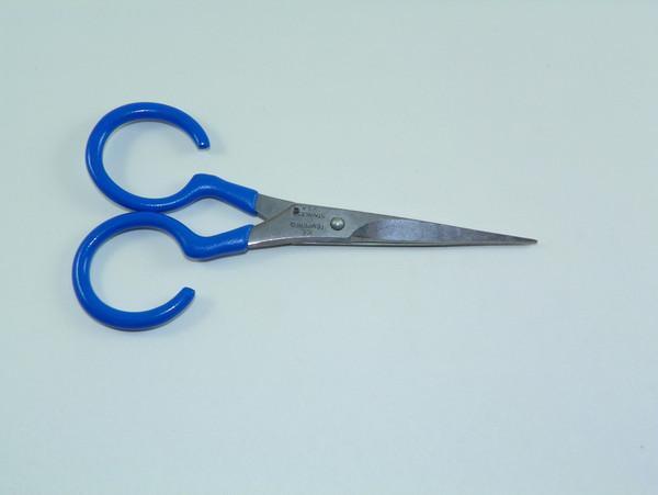 Anvil scissor for cutting deer hair Serrated curved blades and adjustable finger loops