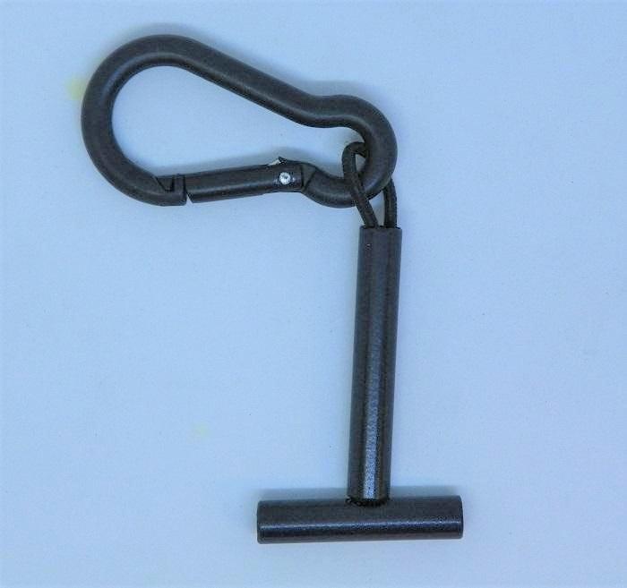 Fishing tippet retainer clip with curved hook and vertical rod, dark metal finish