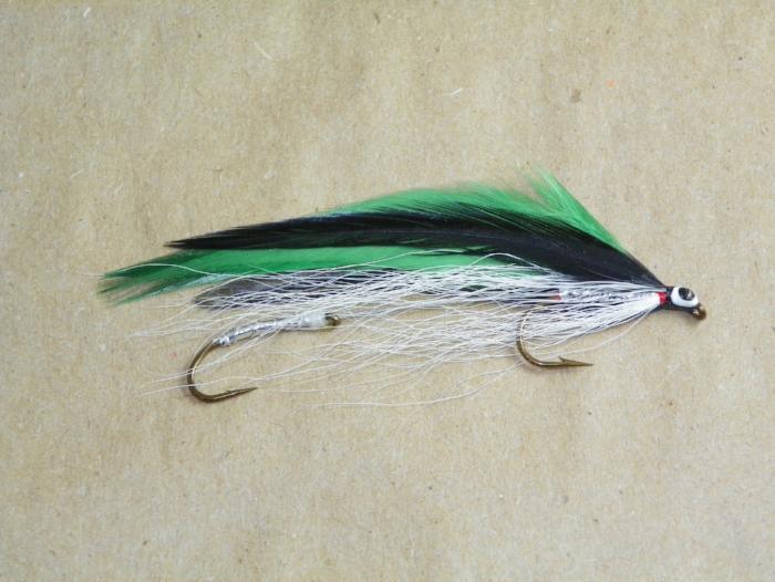 Fishing tandem streamer fly with green and black body, silver fibers, single hook